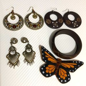 Set of Earrings, Bracelet and Hair Clip.